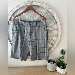 O’NEILL Men’s Shorts, Golf Shorts. Size 33. Gray, black, brown, blue, plaid